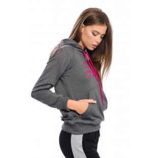 Дамски суитшърт от мека и топла материя, подходящ за ежедневието.