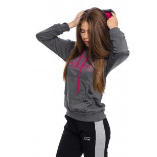 Дамски суитшърт от мека и топла материя, подходящ за ежедневието.